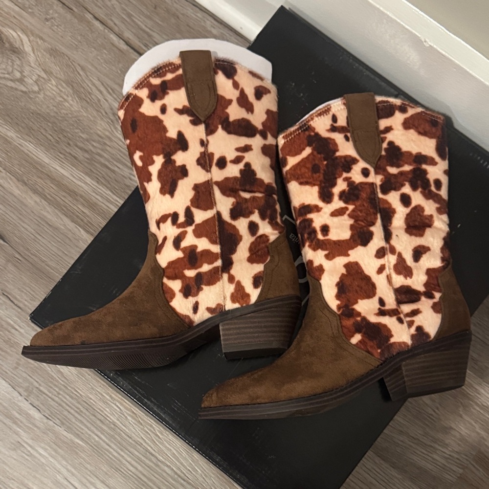 DV by Dolce Vita Women's Tan and Cream Heeled Boots